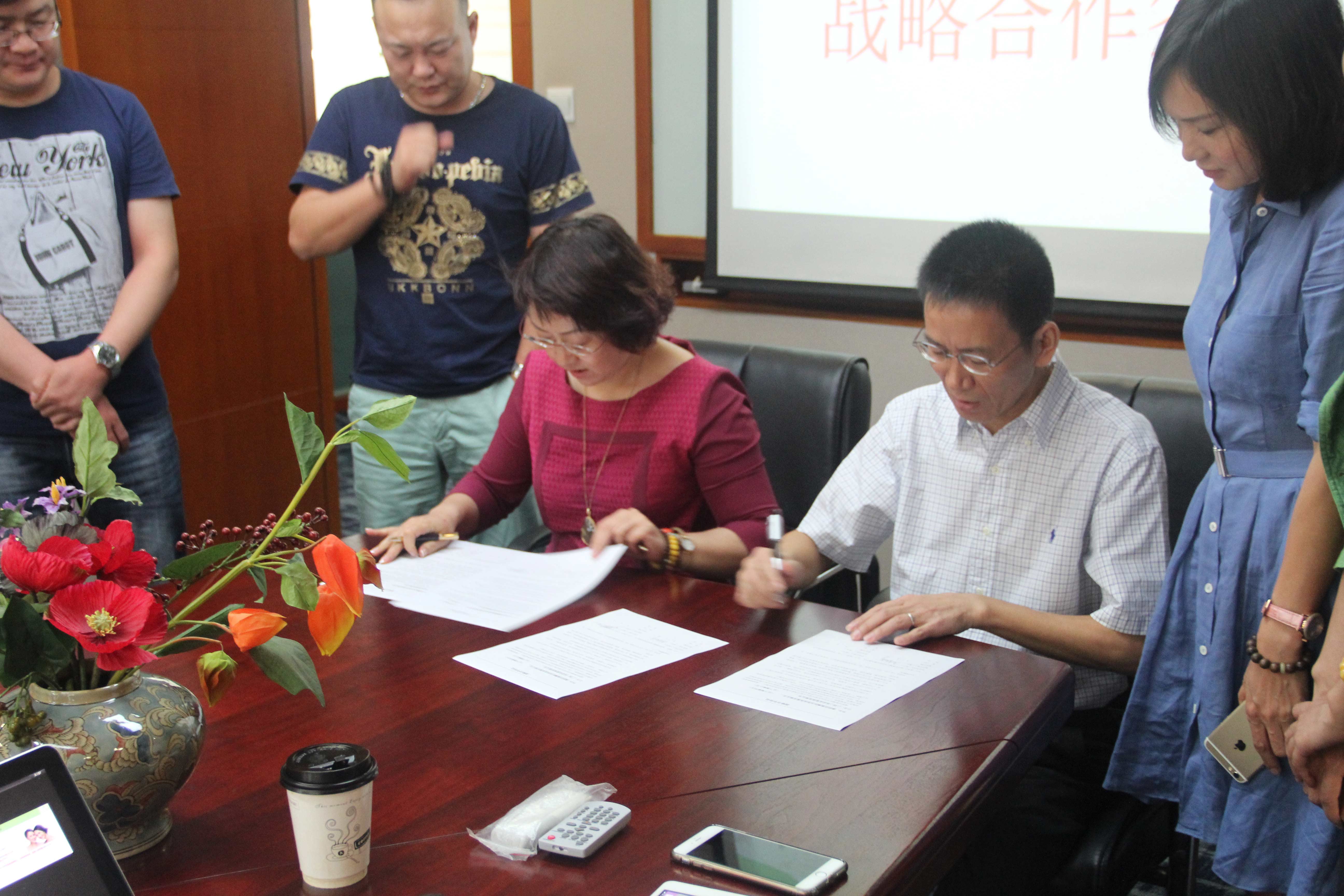 一禾企业与琉璃时光战略合作签约仪式报道 一禾企业与琉璃时光战略合作签约仪式报道
